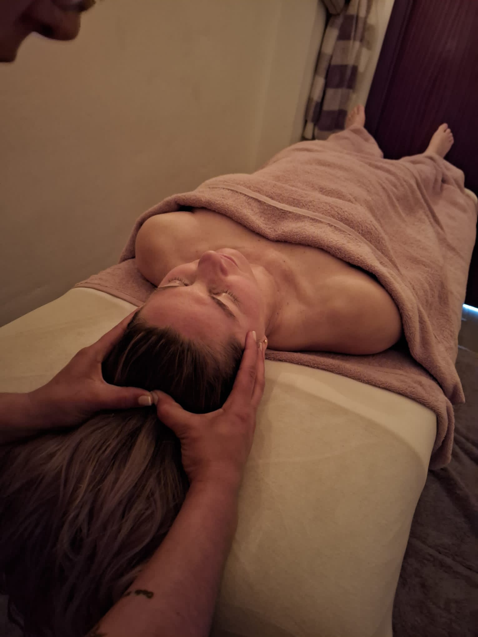 Massagem Rosto e Couro Cabeludo